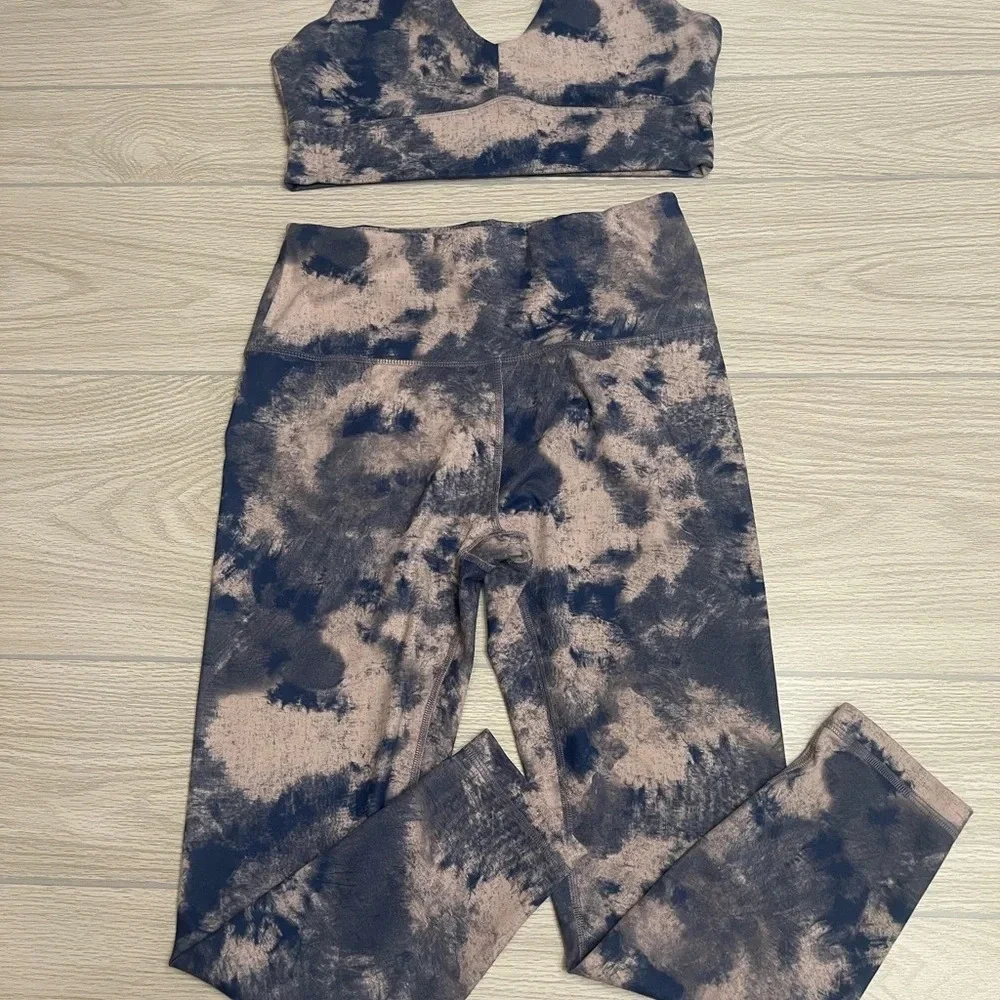 Balance and Harmony Tie Dye 2 Piece Yoga Athletic Set Bra and Leggings Women’s L